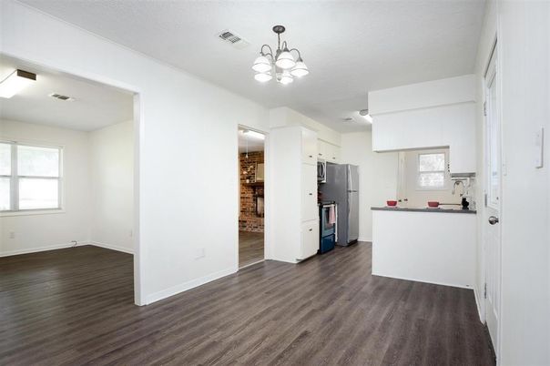 Chandelier, Interior, Kitchen, Wood Texture Flooring