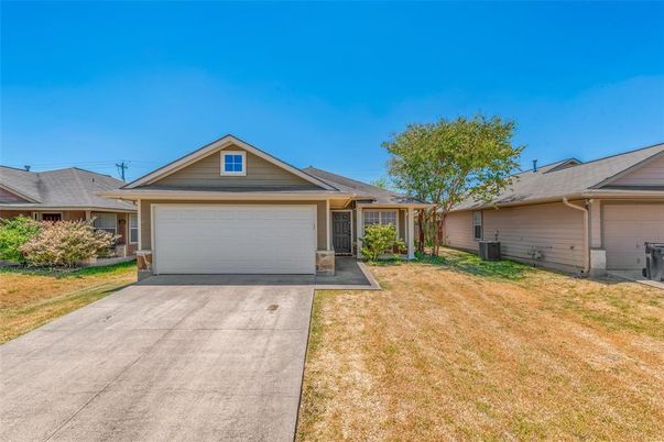 Attached, Exterior, Facade, Ranch