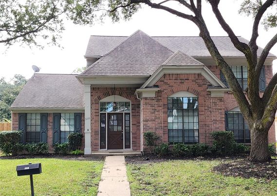 Exterior, Facade, Brick Facade, Brick Traditional