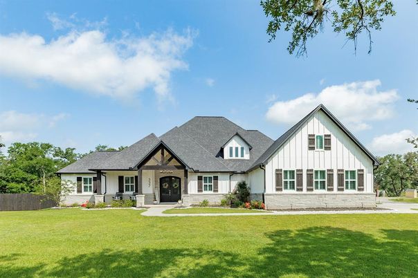 Backyard, Exterior, Facade, Farmhouse