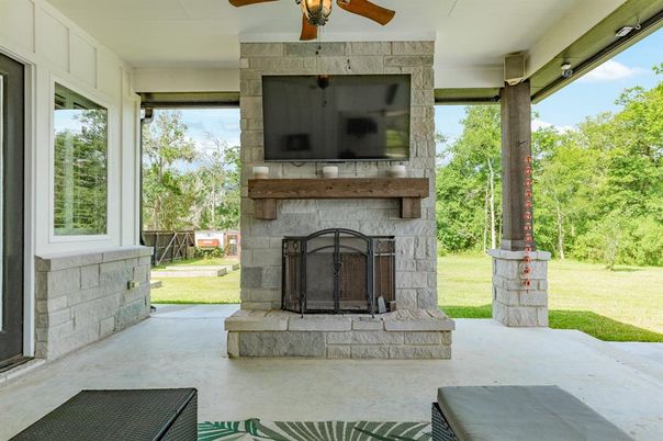 Exterior, Fireplace