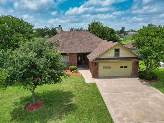 Attached, Exterior, Facade, Brick Facade, Ranch