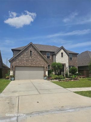 Attached, Exterior, Facade, Brick Facade, Brick Traditional
