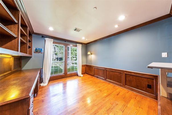 Empty room, Interior, Recessed Lighting, Wood Texture Flooring