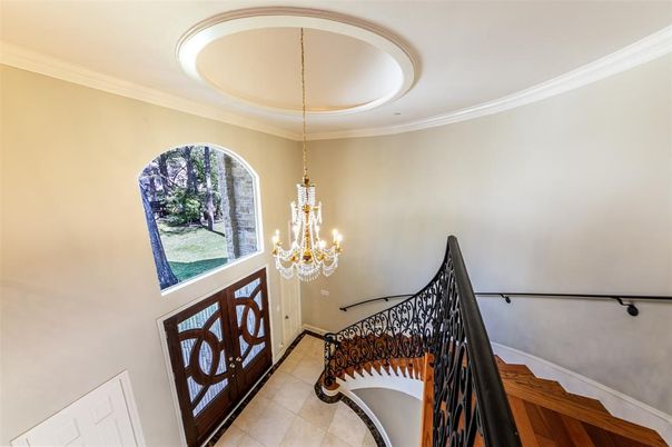 Chandelier, Interior