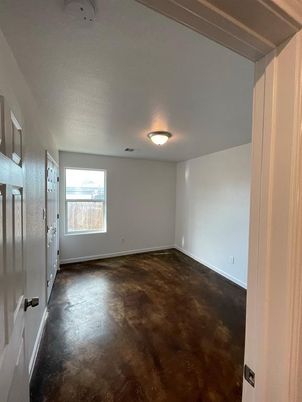 Empty room, Interior