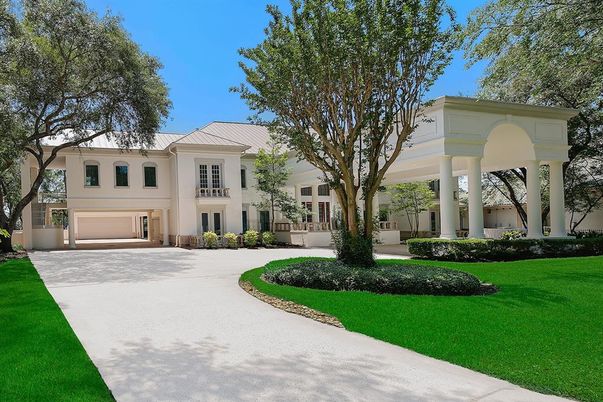Attached, Backyard, Exterior, Facade, French Provincial
