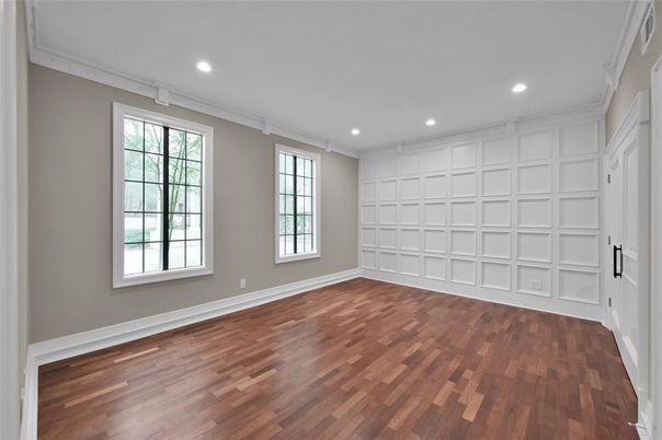 Empty room, Interior, Recessed Lighting, Wood Texture Flooring