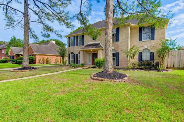 Backyard, Exterior, Facade, Brick Facade, French Provincial