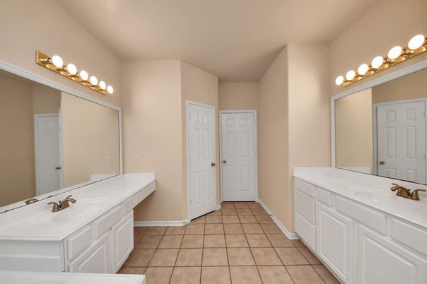 Bathroom, Dual Sink Vanities, Interior