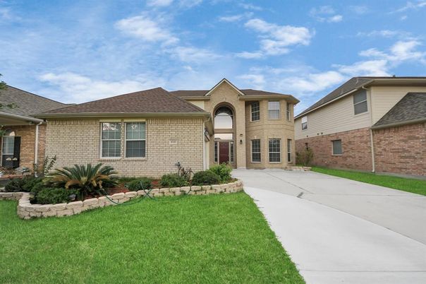 Backyard, Exterior, Facade, Brick Facade, French Provincial