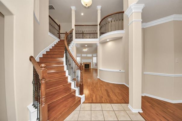 Interior, Recessed Lighting, Wood Texture Flooring