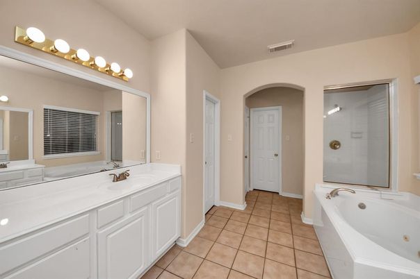 Bathroom, Dual Sink Vanities, Interior