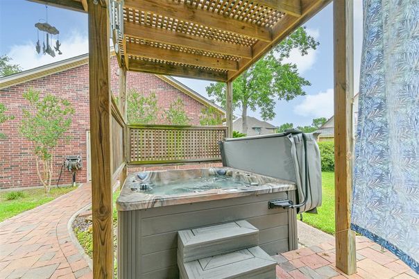 Exterior, Hot Tub