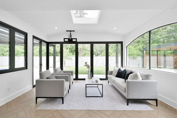 Interior, Living room, Recessed Lighting, Sun Room, Wood Texture Flooring