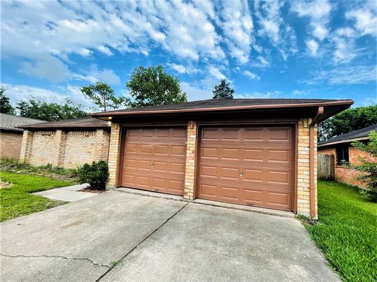 Detached Garage, Exterior