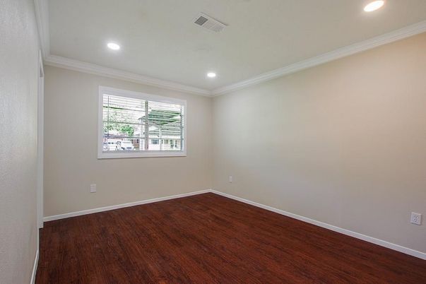 Empty room, Interior, Recessed Lighting, Wood Texture Flooring