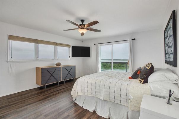 Bedroom, Interior, Water, Wood Texture Flooring