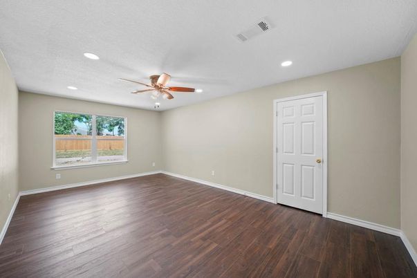 Empty room, Interior, Recessed Lighting, Wood Texture Flooring