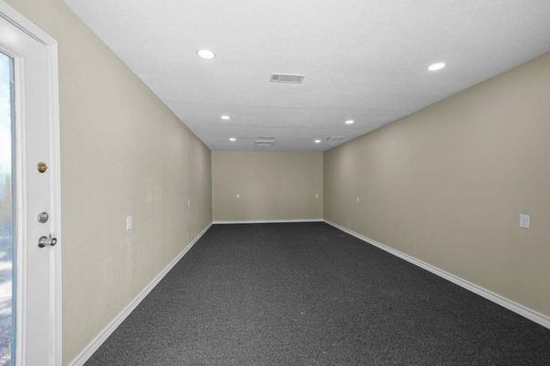 Empty room, Interior, Recessed Lighting