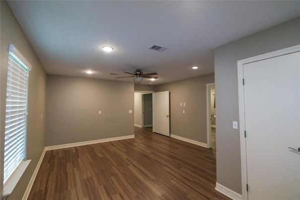 Empty room, Interior, Recessed Lighting, Wood Texture Flooring
