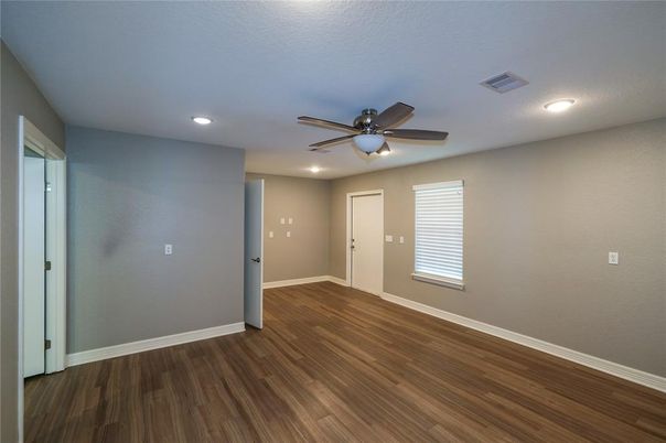 Empty room, Interior, Recessed Lighting, Wood Texture Flooring