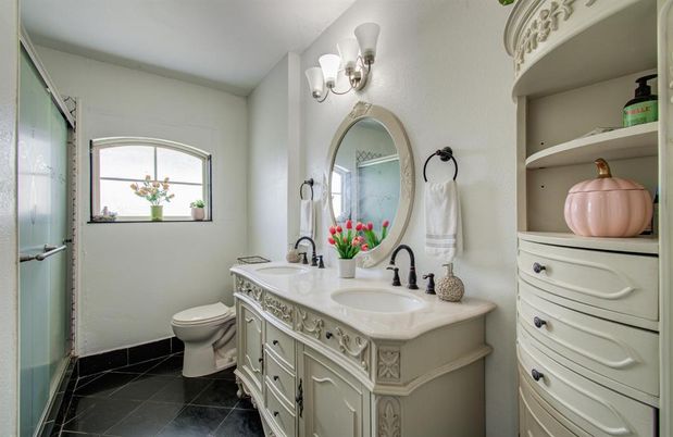 Bathroom, Dual Sink Vanities, Interior
