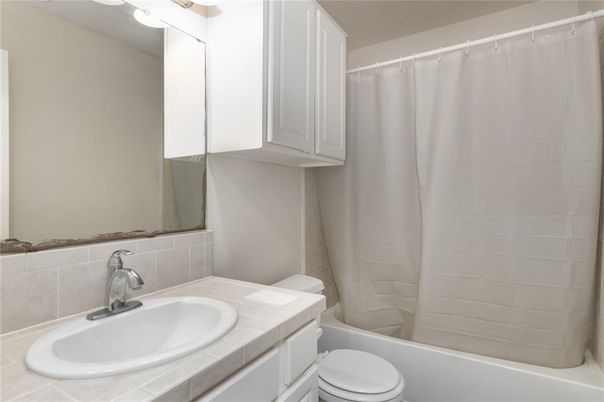 Bathroom, Interior, Tile Countertops