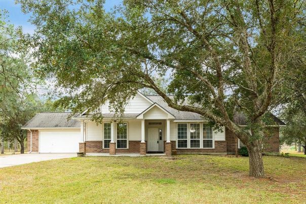 Attached, Backyard, Exterior, Facade, Brick Facade, Ranch