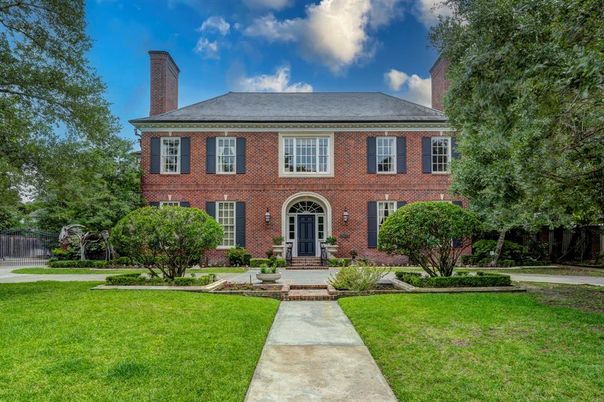 Exterior, Facade, Brick Facade, Georgian