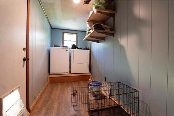 Interior, Washer, Wood Texture Flooring