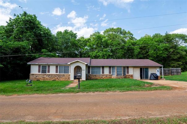 Backyard, Exterior, Facade, Ranch