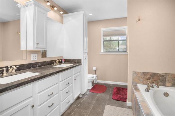 Bathroom, Dual Sink Vanities, Interior, Recessed Lighting