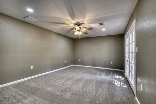 Empty room, Interior, Recessed Lighting