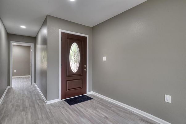 Interior, Recessed Lighting, Wood Texture Flooring