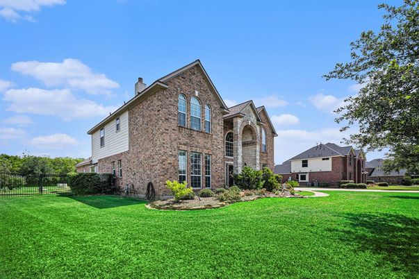 Backyard, Exterior, Facade, Brick Facade, Brick Traditional