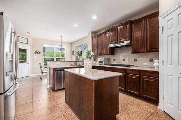 Dining room, Interior, Kitchen, Pendant Lights, Recessed Lighting, Stainless Steel Appliances