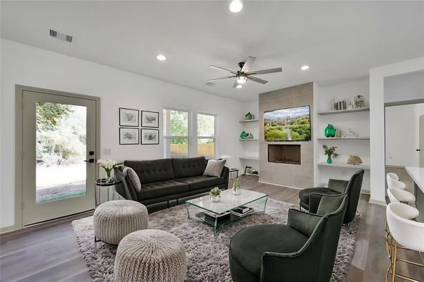 Interior, Living room, Recessed Lighting, Wood Texture Flooring