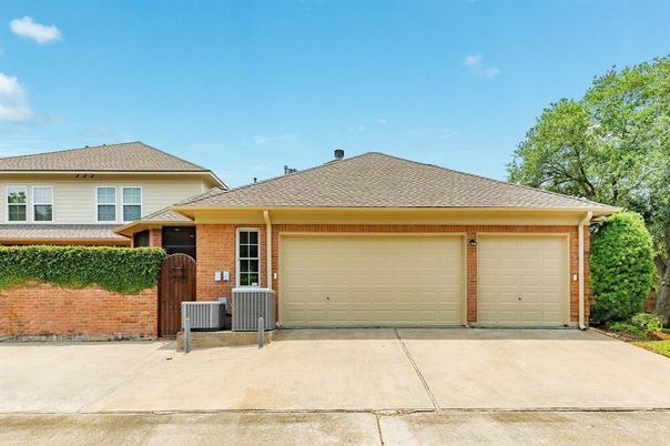 Attached, Exterior, Facade, Brick Facade, Ranch