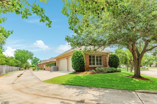 Attached, Exterior, Facade, Brick Facade, Ranch