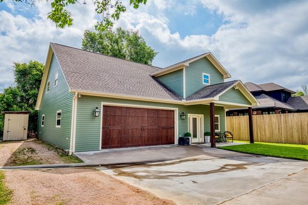 Attached, Exterior, Facade, Ranch
