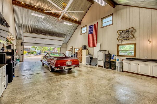 Garage, Interior