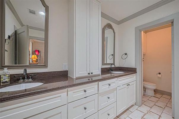 Bathroom, Dual Sink Vanities, Interior, Recessed Lighting