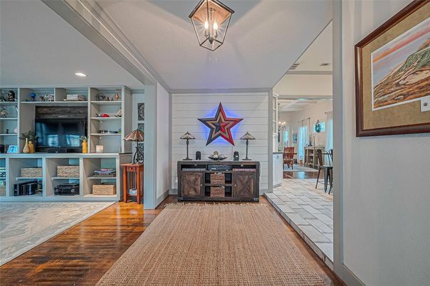 Interior, Recessed Lighting, Wood Texture Flooring