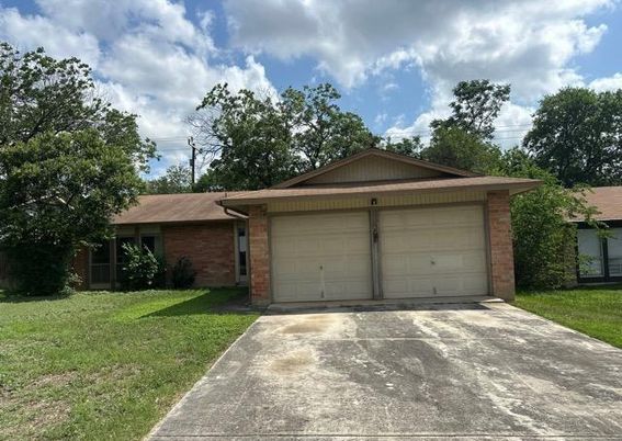 Attached, Exterior, Facade, Brick Facade, Ranch