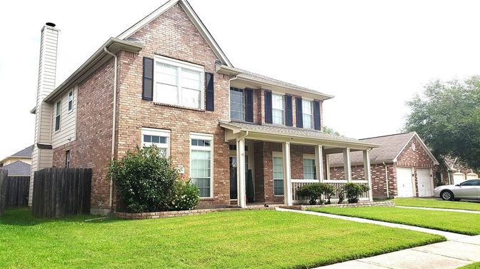 Exterior, Facade, Brick Facade, Brick Traditional