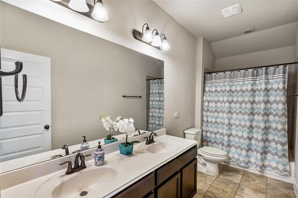 Bathroom, Dual Sink Vanities, Interior