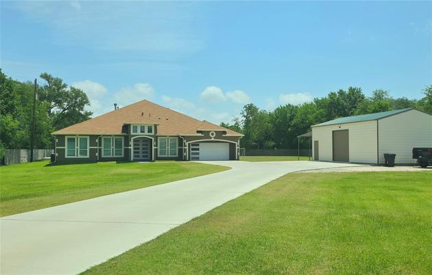 Backyard, Detached Garage, Exterior