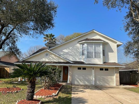Attached, Exterior, Facade, American Craftsman