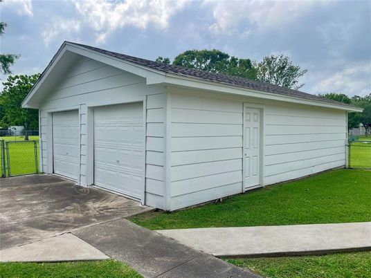 Detached Garage, Exterior